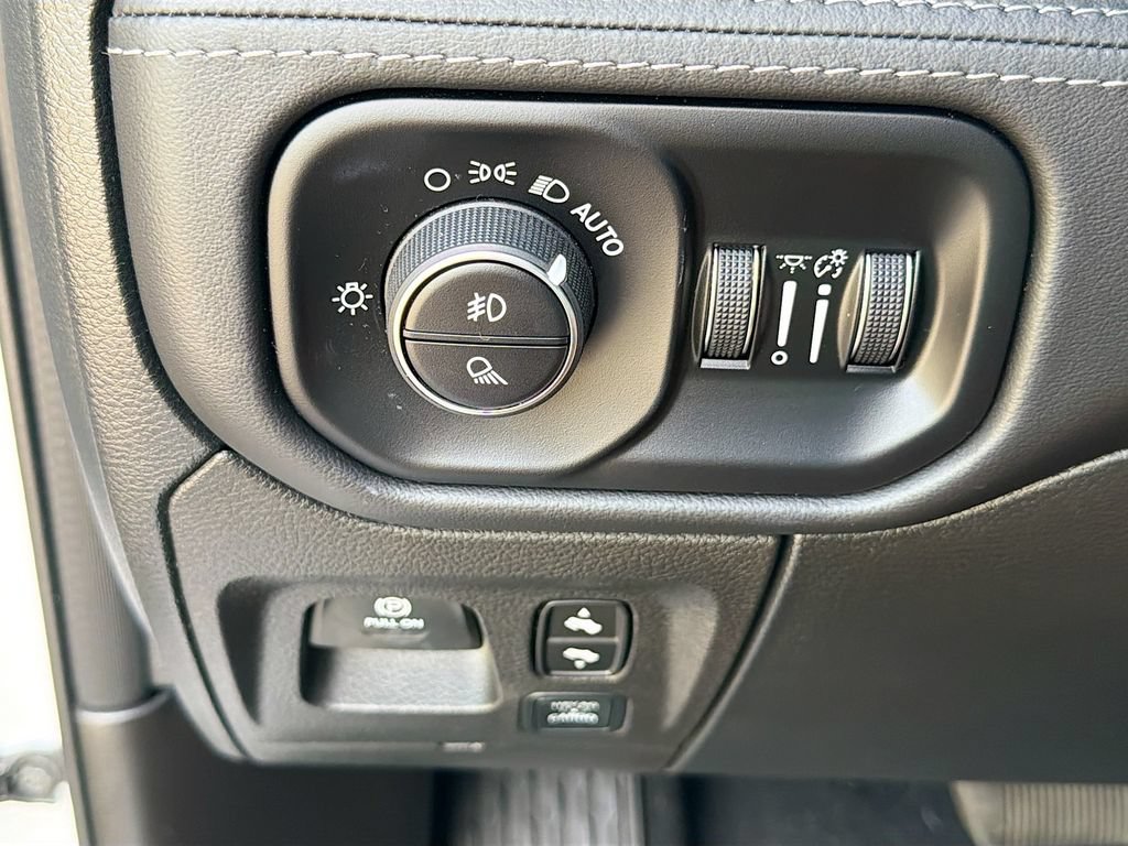 Used 2025 RAM 1500 Limited AWD/4WD image 24