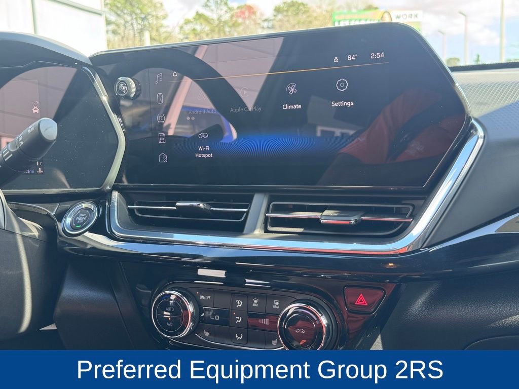 Used 2025 Chevrolet Trax RS w/ Sunroof Package image 16