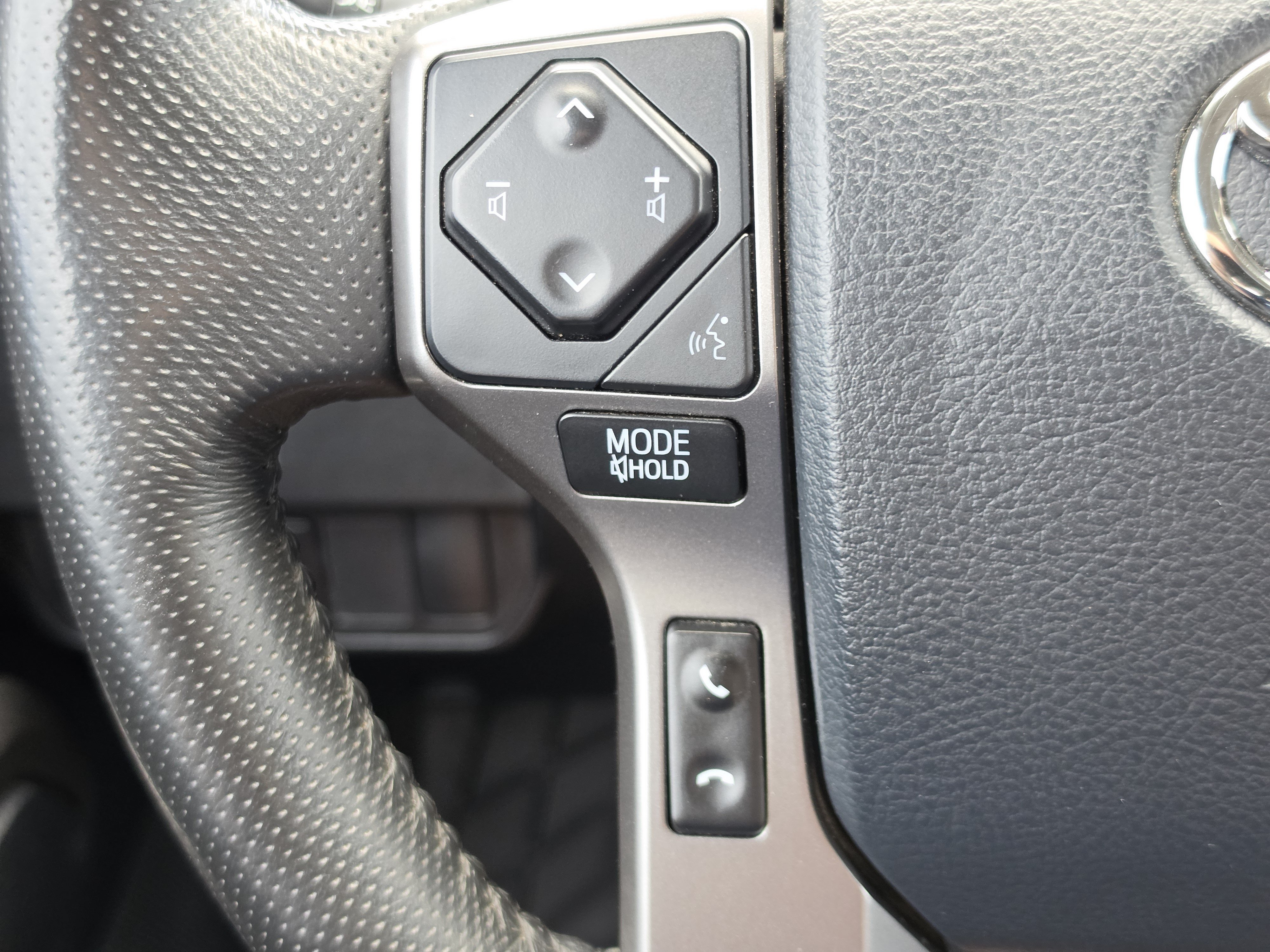 Certified 2020 Toyota Tacoma SR5 AWD/4WD image 16