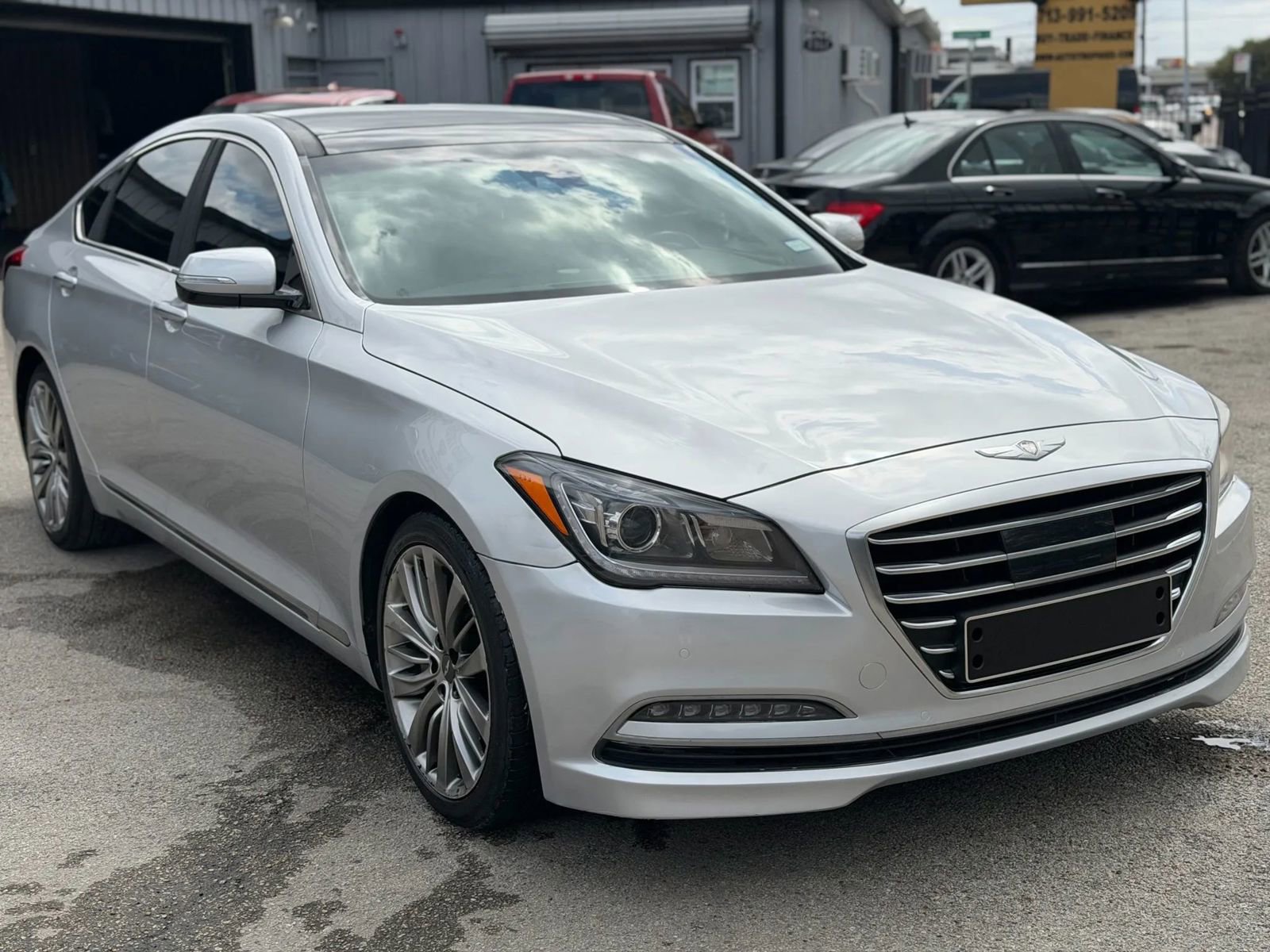 Used 2015 Hyundai Genesis 5.0 image 3