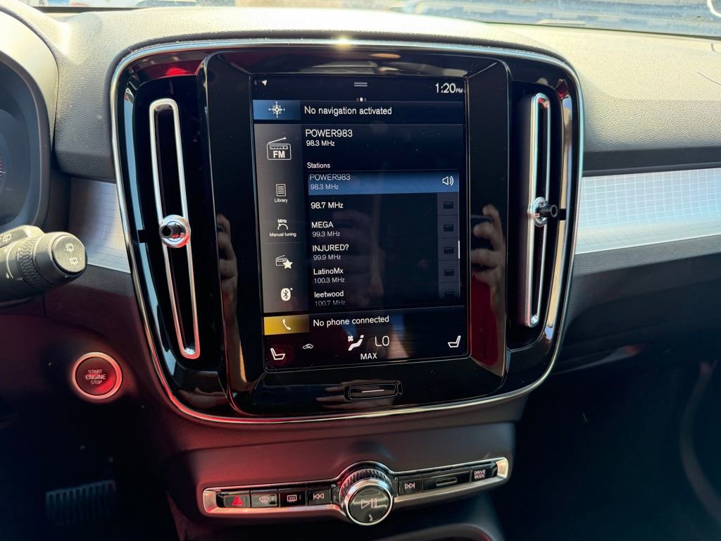 Used 2021 Volvo XC40 T5 Momentum image 12