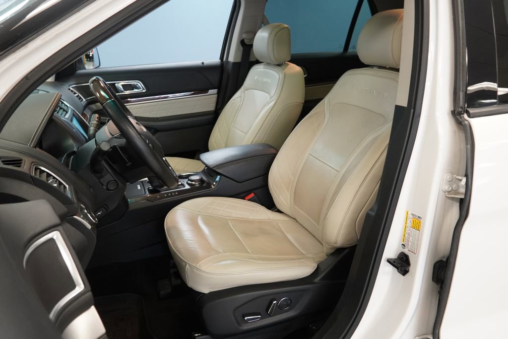 Used 2017 Ford Explorer Platinum image 3