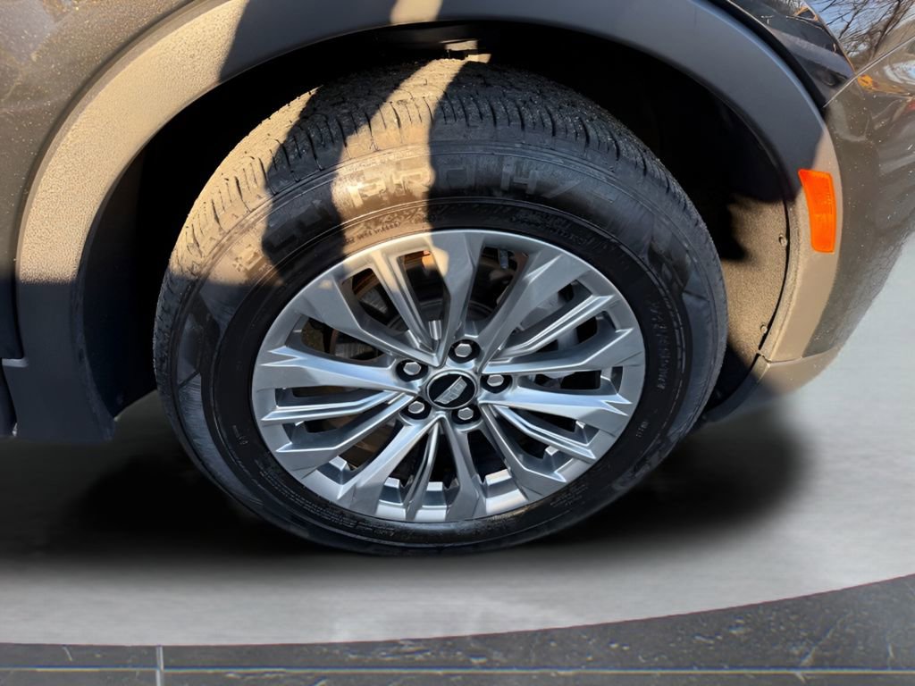 Used 2024 Cadillac XT4 Premium Luxury image 15