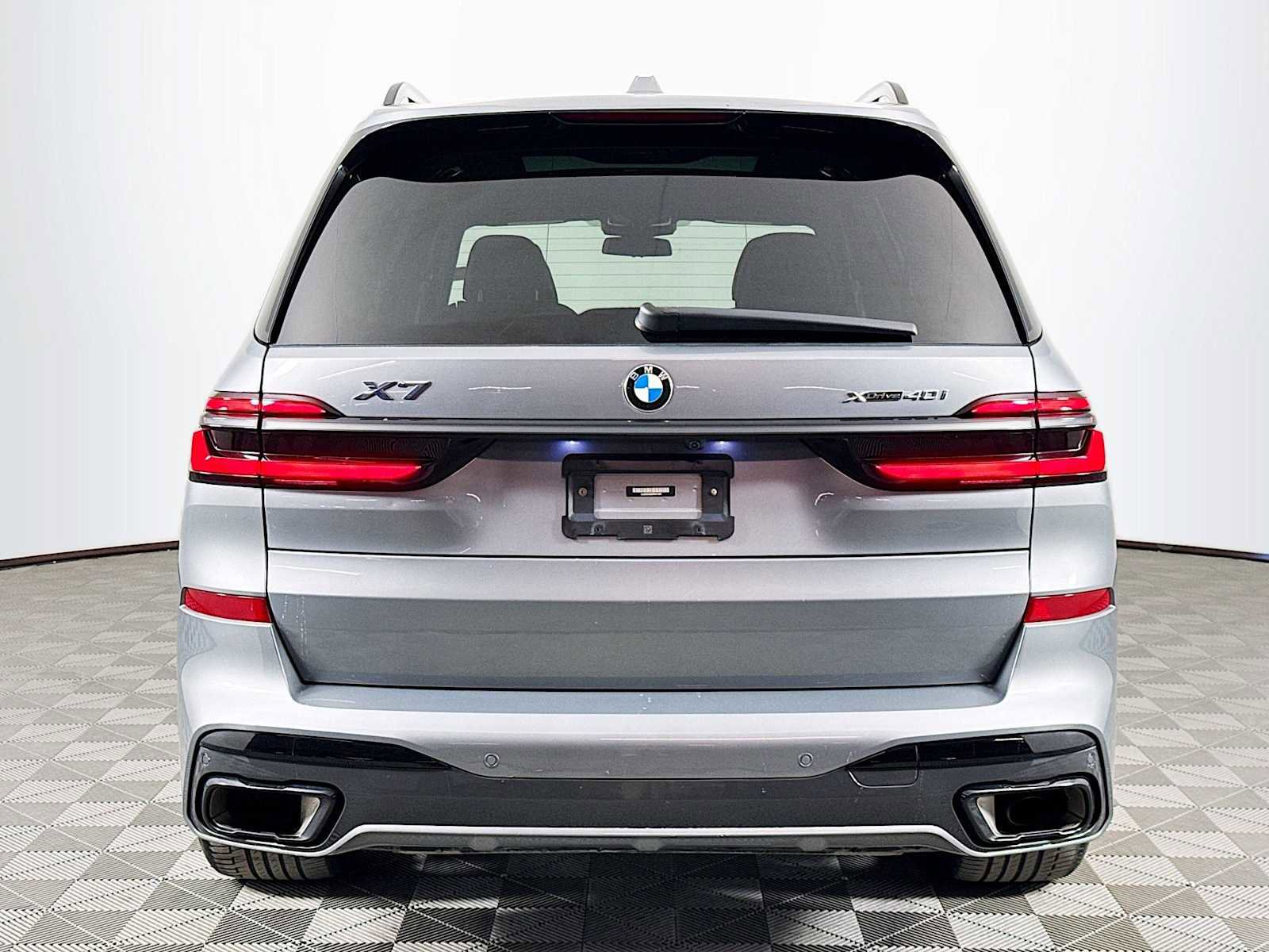 Used 2024 BMW X7 xDrive40i w/ Executive Package image 6
