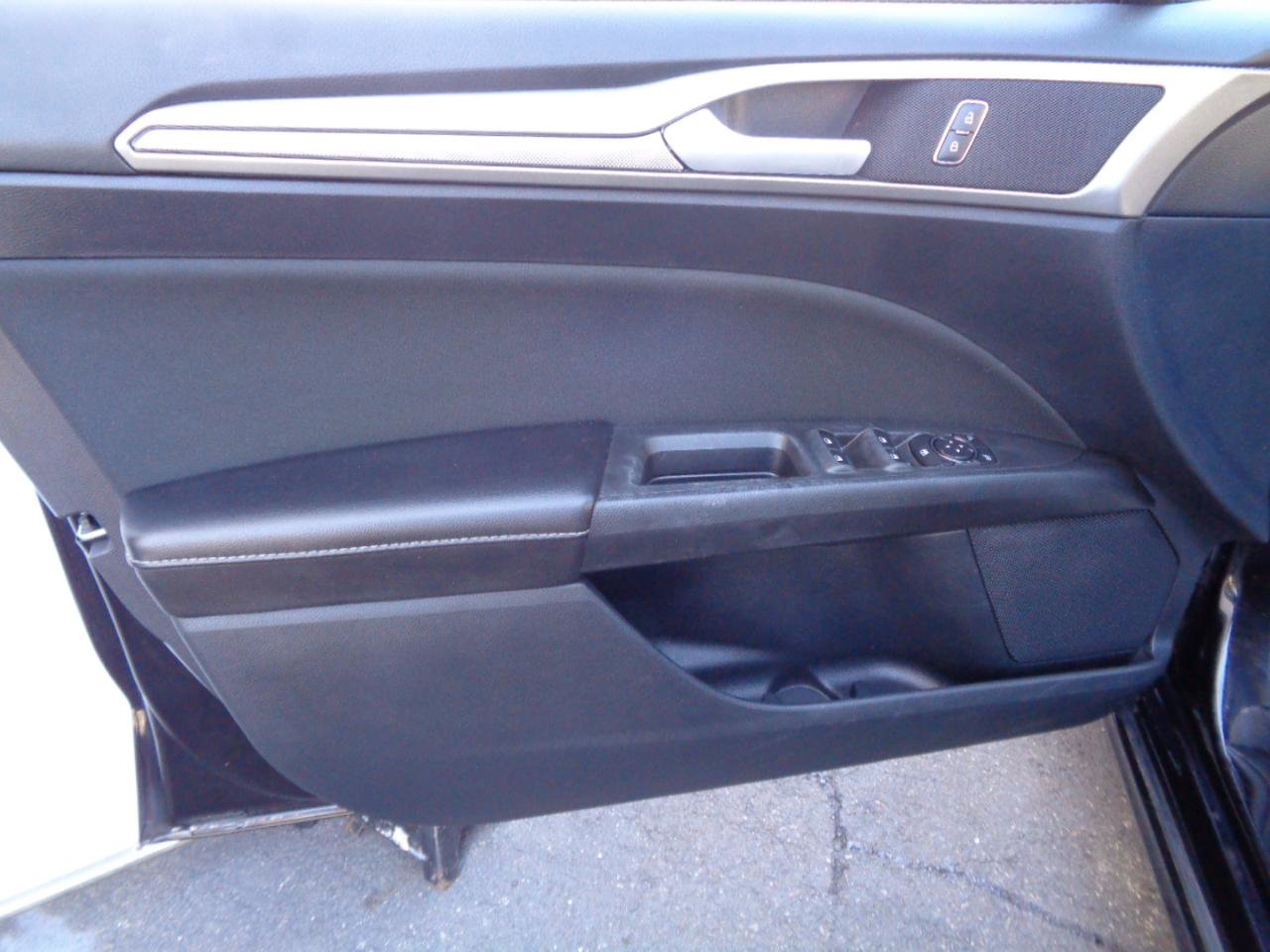 Used 2020 Ford Fusion SE FWD image 23