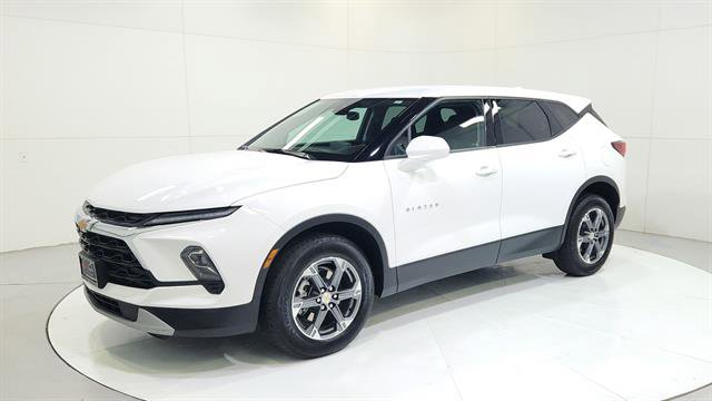 Used 2025 Chevrolet Blazer LT image 3