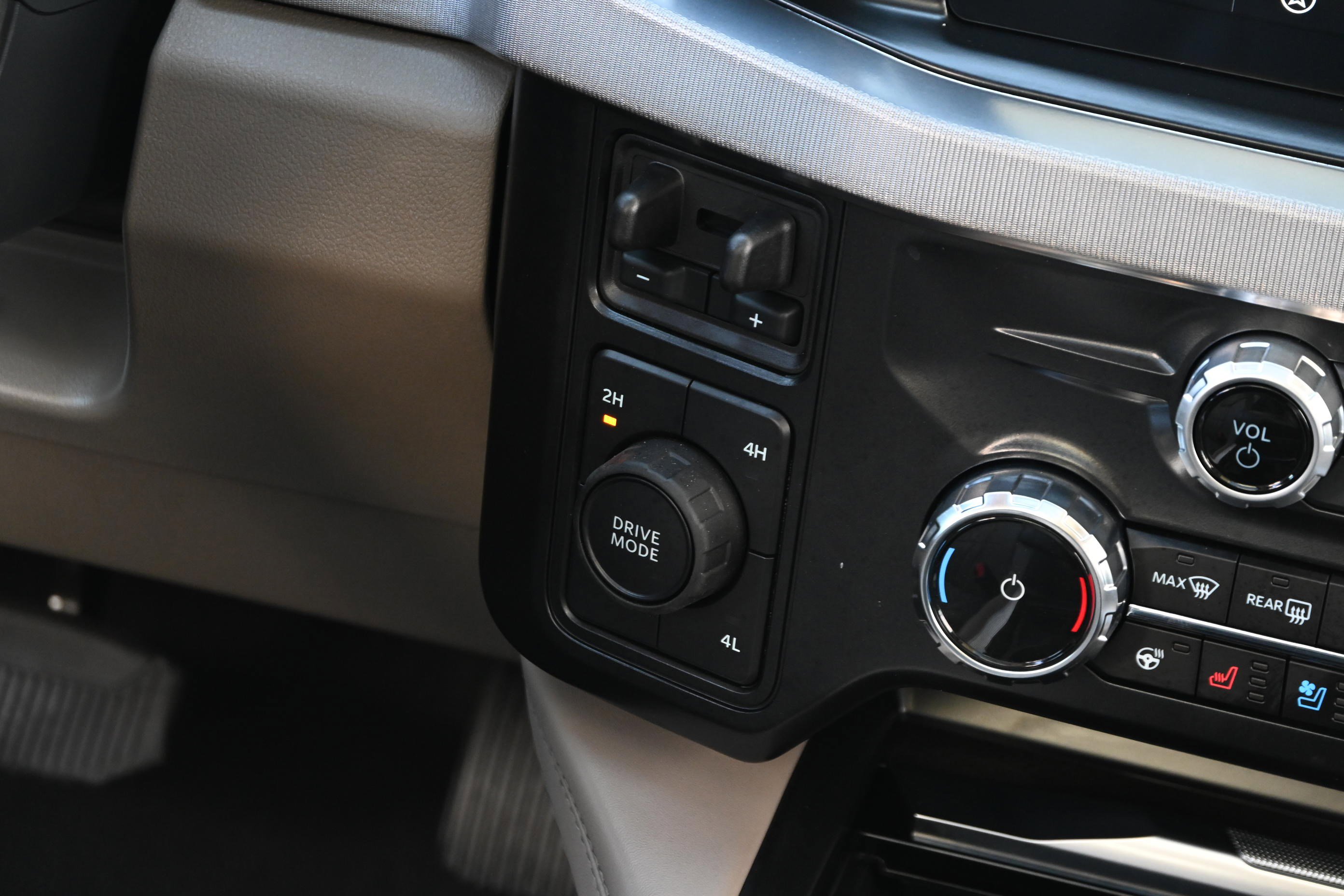 Used 2026 Ford F450 Platinum w/ Platinum Plus Package image 35