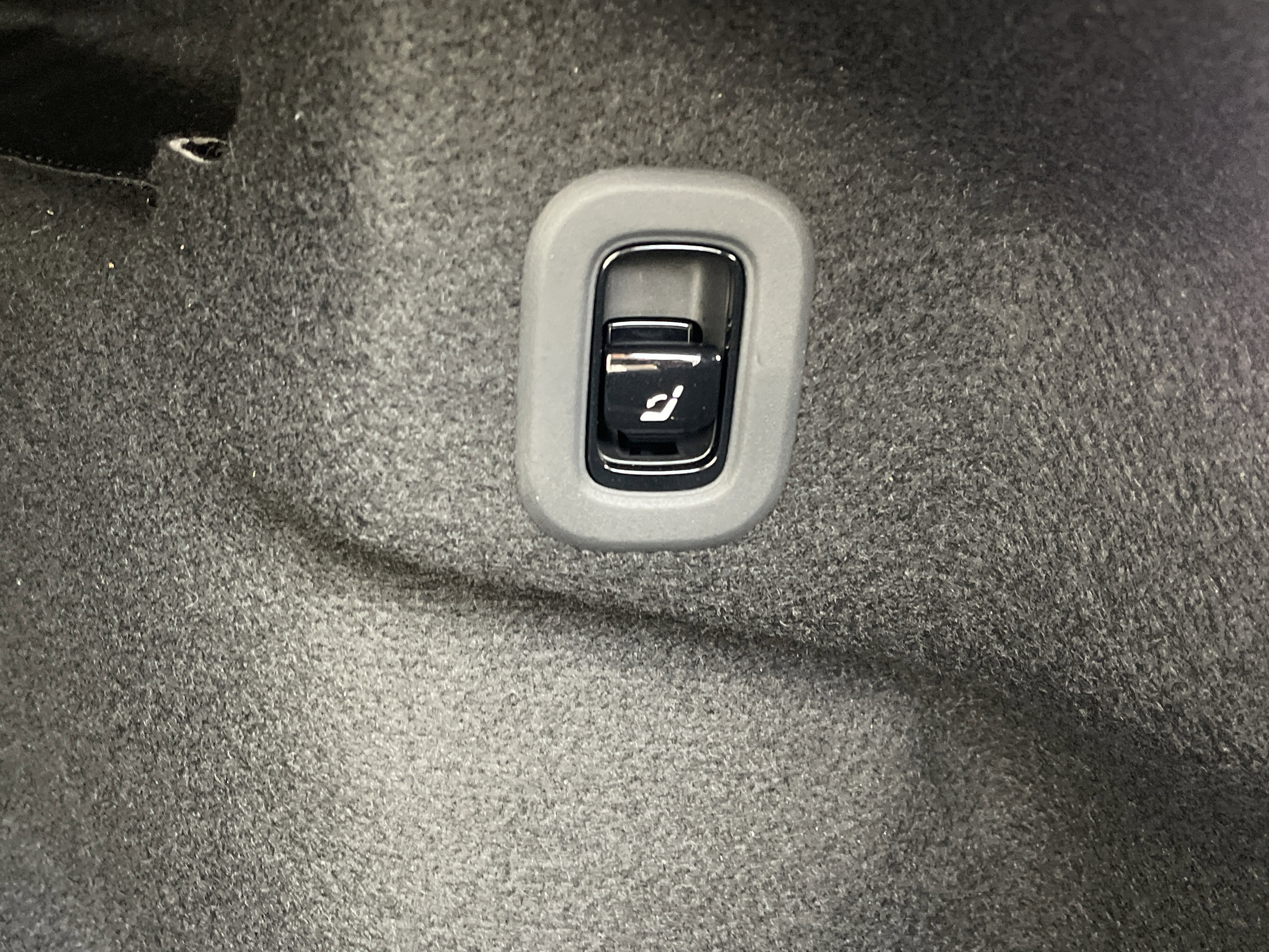 Certified 2024 Mercedes-Benz CLE 300 4MATIC Cabriolet image 19