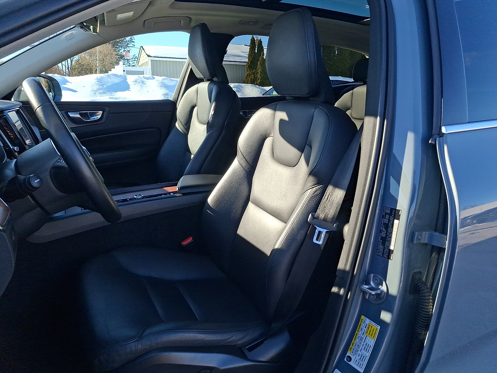 Used 2023 Volvo XC60 B5 Plus image 13