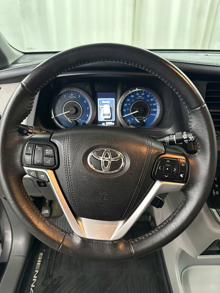 Used 2017 Toyota Sienna XLE Premium w/ Outdoor Package AWD/4WD image 15