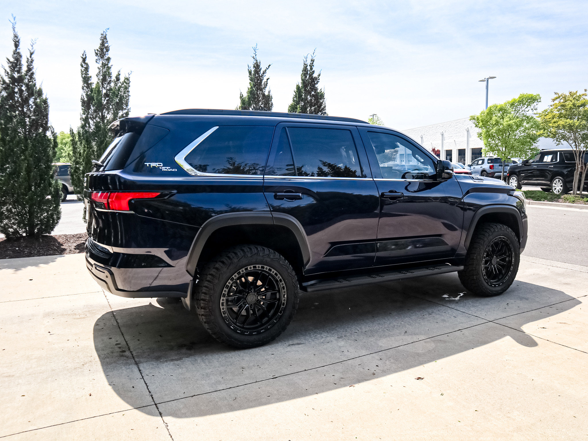 Used 2024 Toyota Sequoia SR5 w/ SR5 Premium Package AWD/4WD image 11