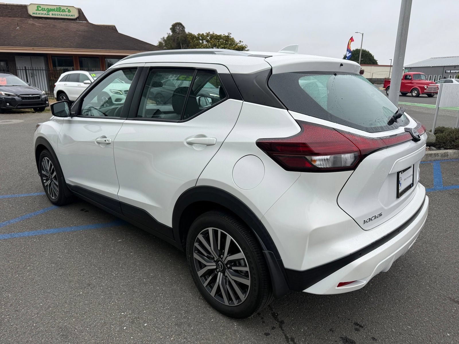 Used 2023 Nissan Kicks SV FWD image 6