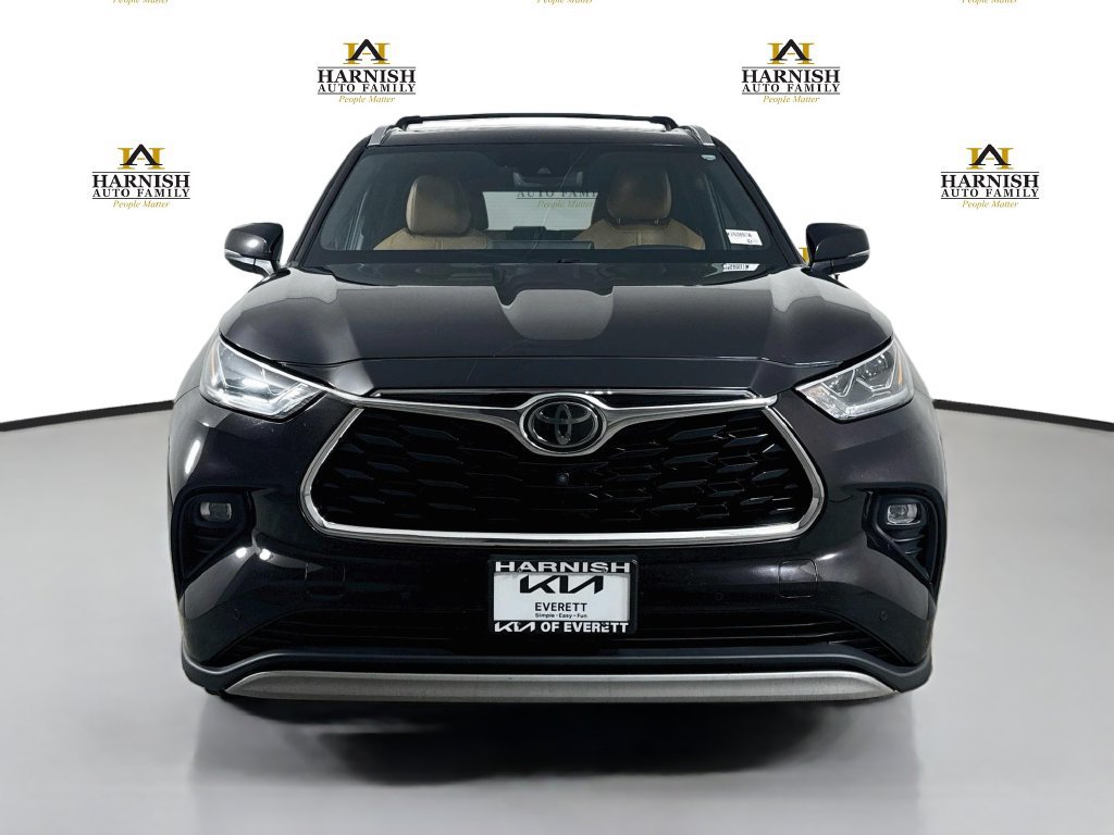 Used 2020 Toyota Highlander Platinum AWD/4WD image 2