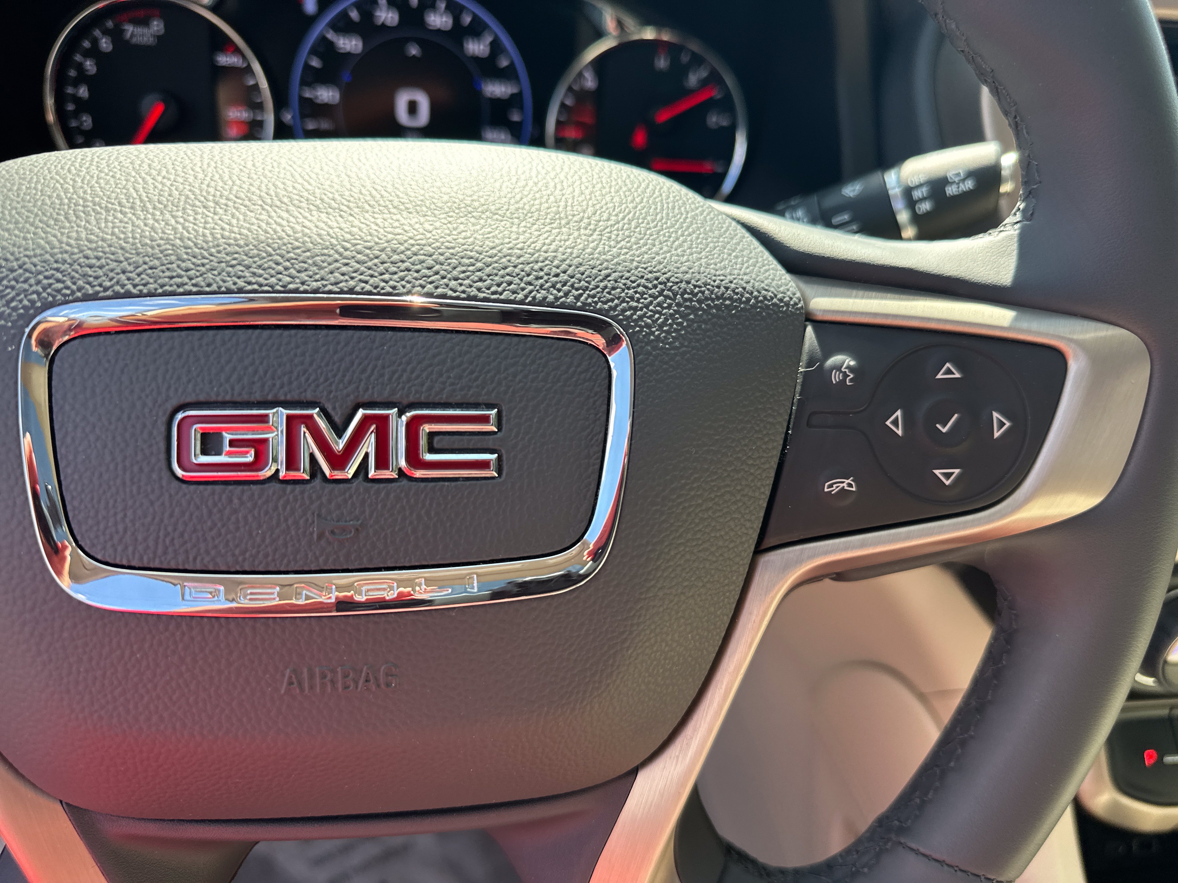 Used 2023 GMC Acadia Denali w/ Denali Ultimate Package FWD image 27