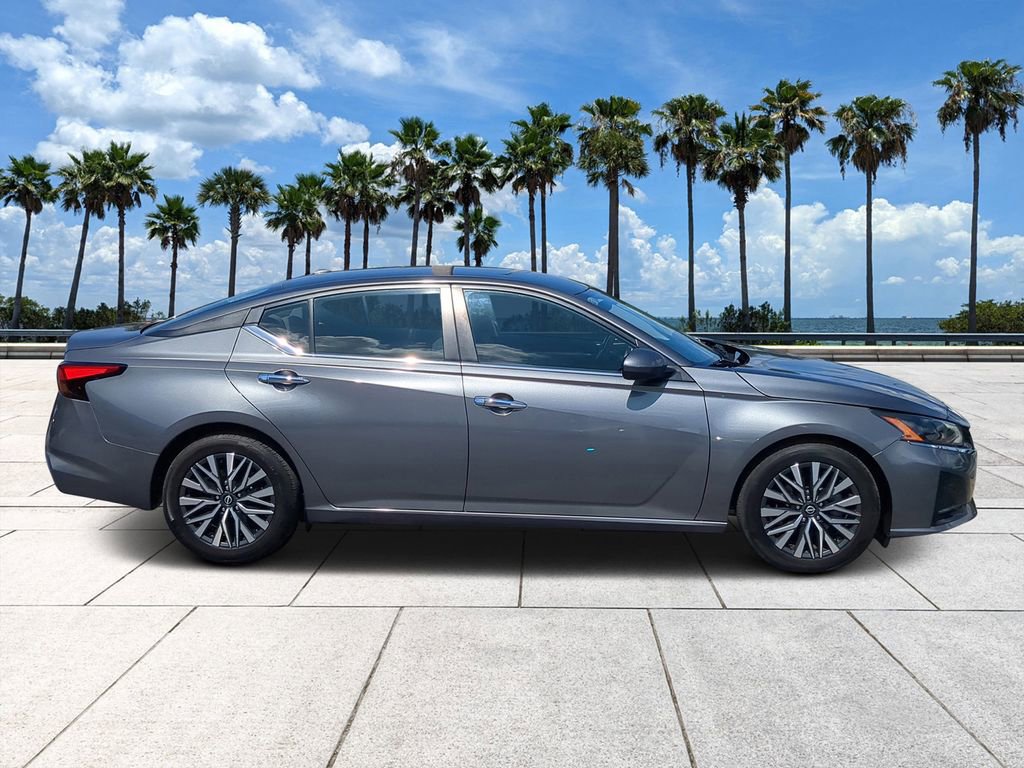 Used 2023 Nissan Altima 2.5 SV FWD image 3
