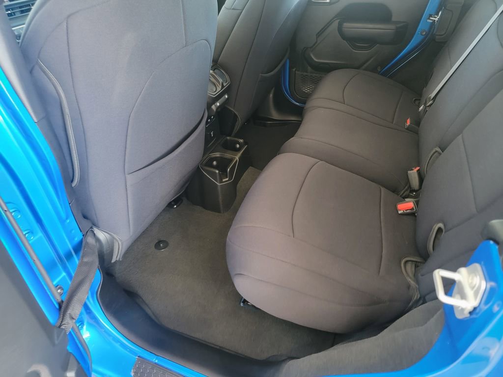 Used 2024 Jeep Wrangler Unlimited Rubicon w/ Technology Group image 16