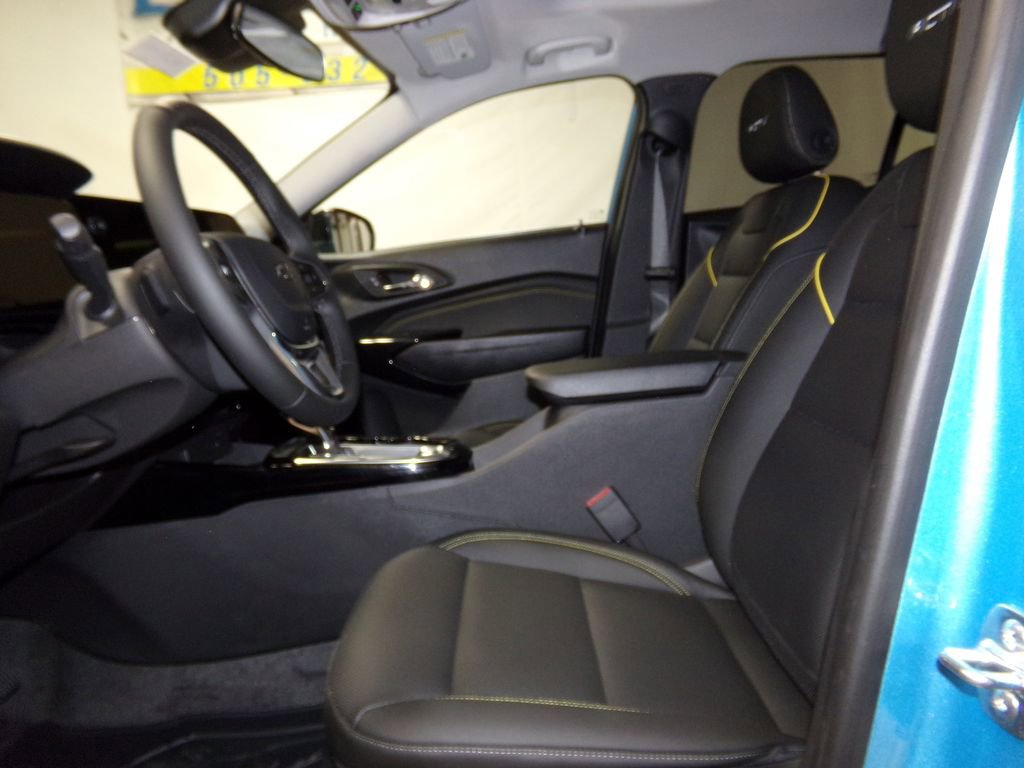 New 2025 Chevrolet Trax ACTIV w/ Sunroof Package image 15