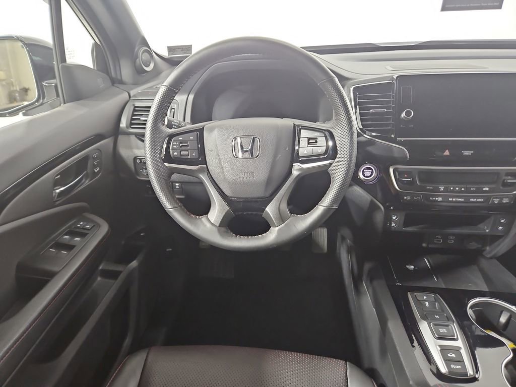Used 2025 Honda Ridgeline Black Edition image 13