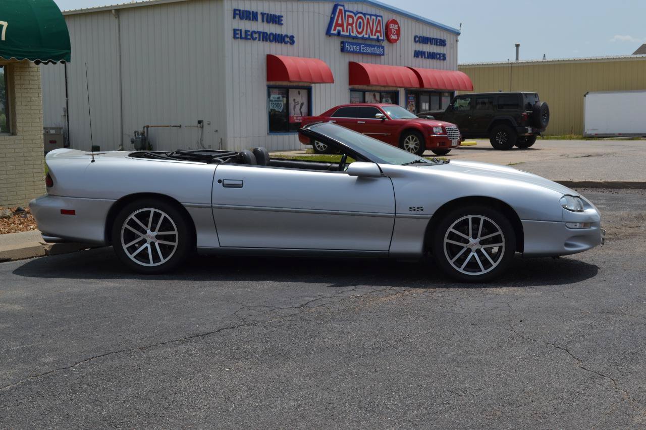Used 2002 Chevrolet Camaro Z28 w/ SS Performance/Appearance Pkg RWD image 8