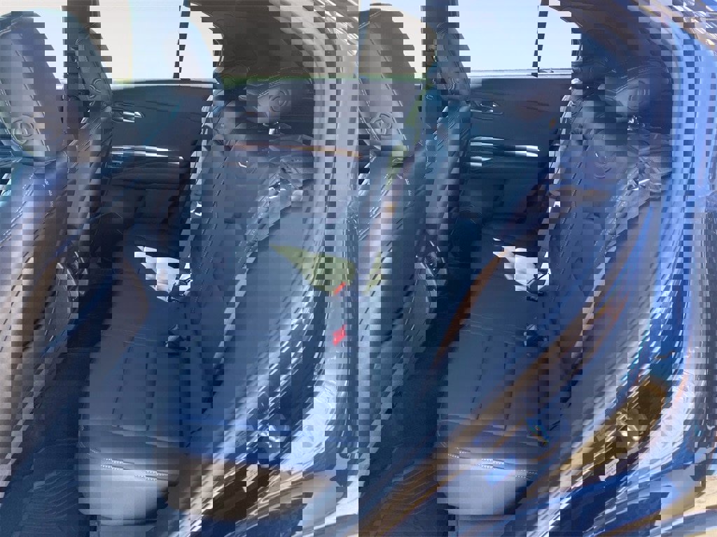 Used 2023 Cadillac XT4 Luxury w/ Cold Weather Package image 12