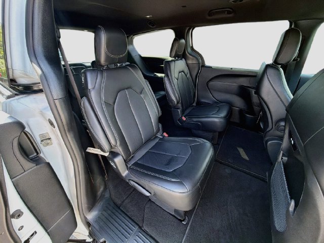 Used 2025 Chrysler Pacifica Select FWD image 29