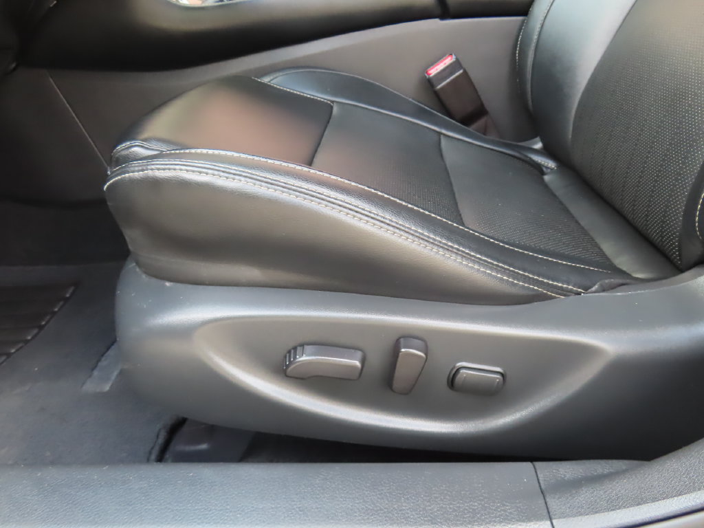Used 2023 Nissan Maxima SL FWD image 9