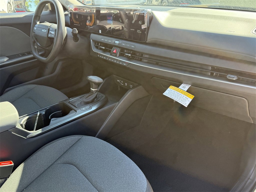 New 2025 Kia K4 LXS image 13