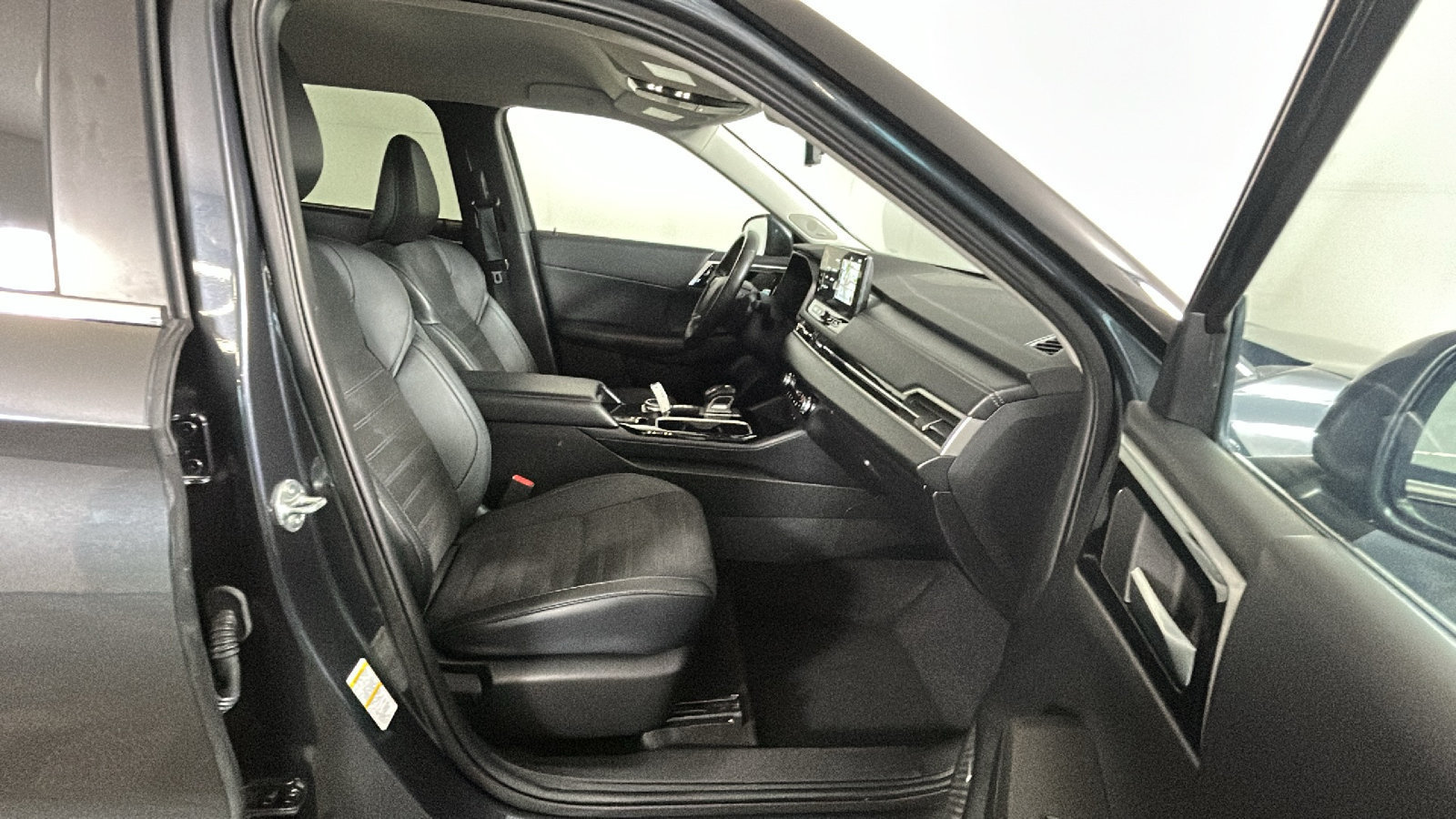 Used 2025 Mitsubishi Outlander SE AWD/4WD image 34