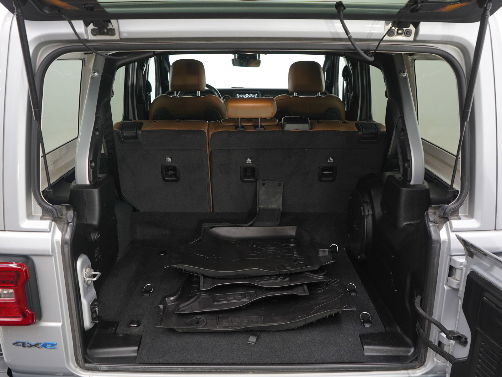 Used 2023 Jeep Wrangler Unlimited Rubicon 4xe w/ Safety Group image 9