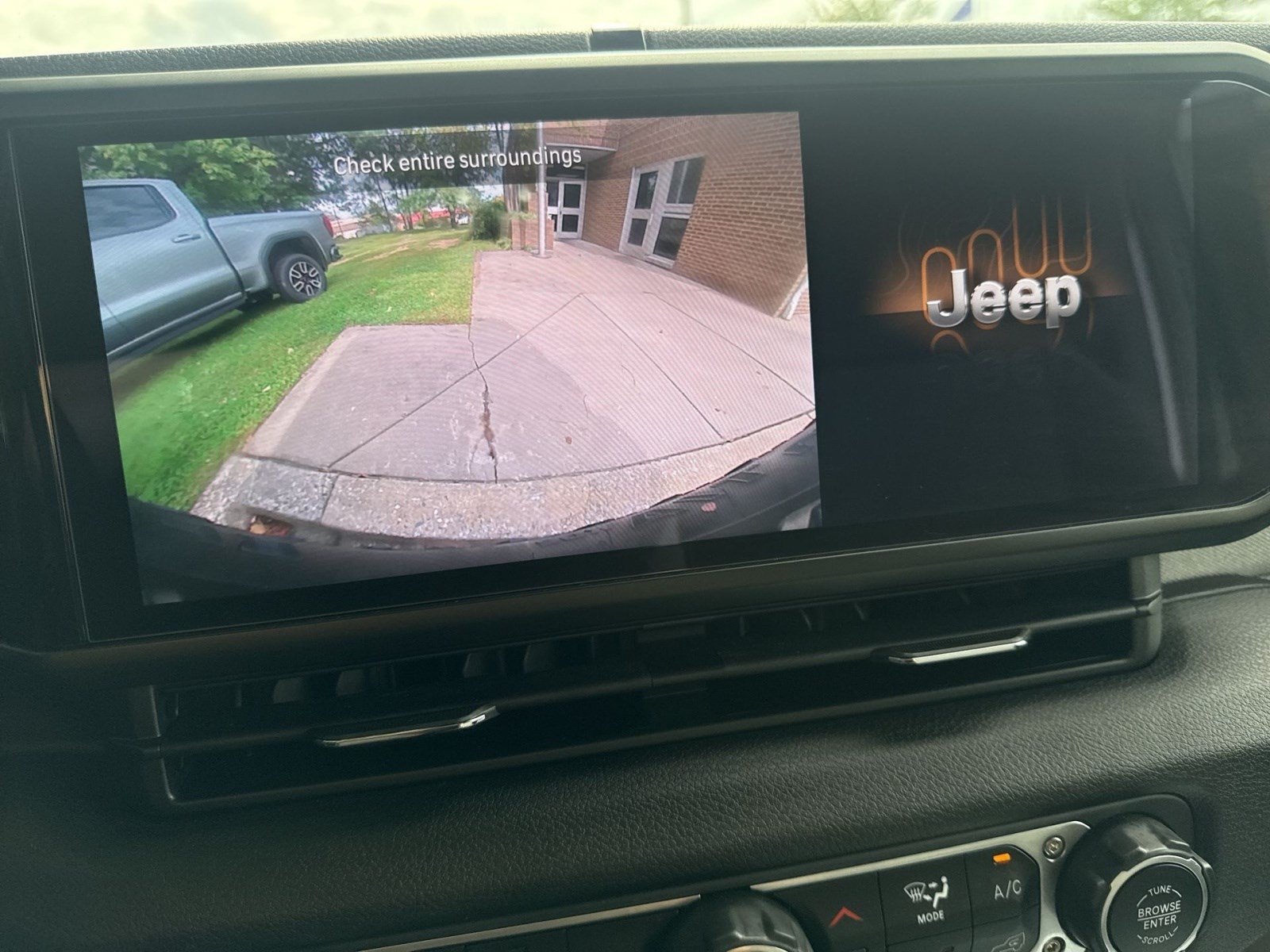 Used 2024 Jeep Wrangler Unlimited AWD/4WD image 18