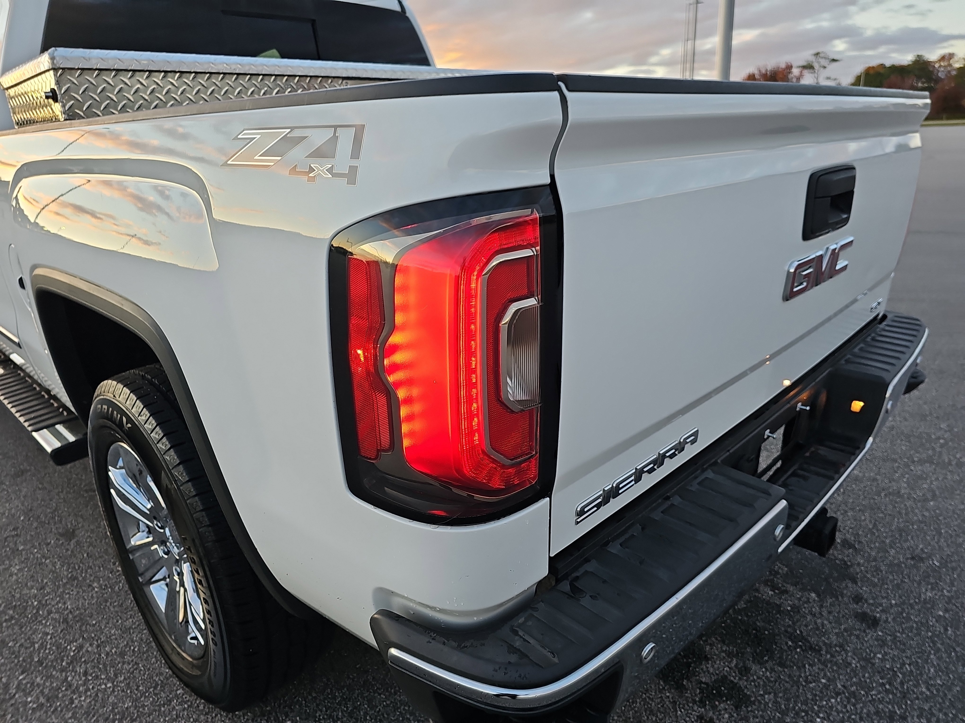 Used 2018 GMC Sierra 1500 SLT image 30