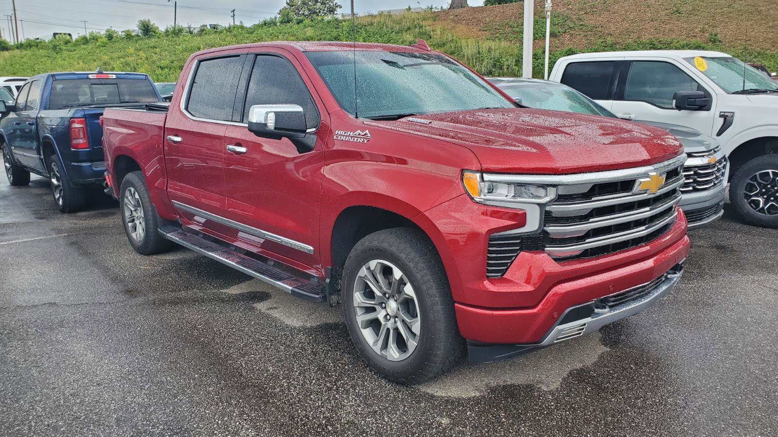 Used 2023 Chevrolet Silverado 1500 High Country w/ Technology Package AWD/4WD image 2