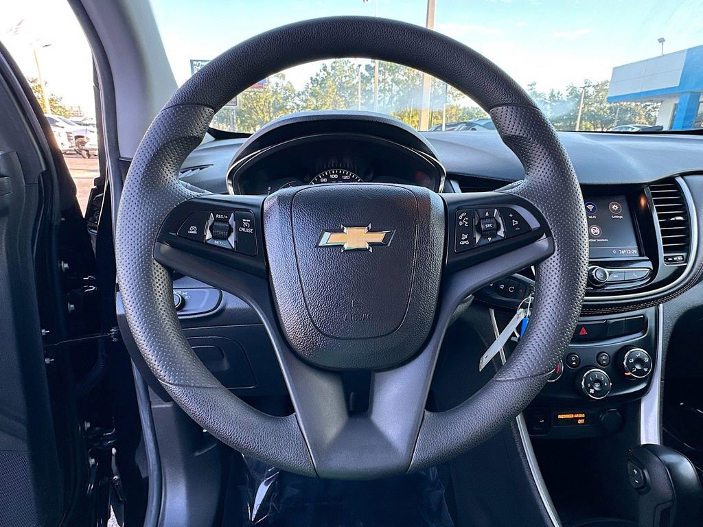 Used 2022 Chevrolet Trax LS w/ Tint and Cruise Package AWD/4WD image 11