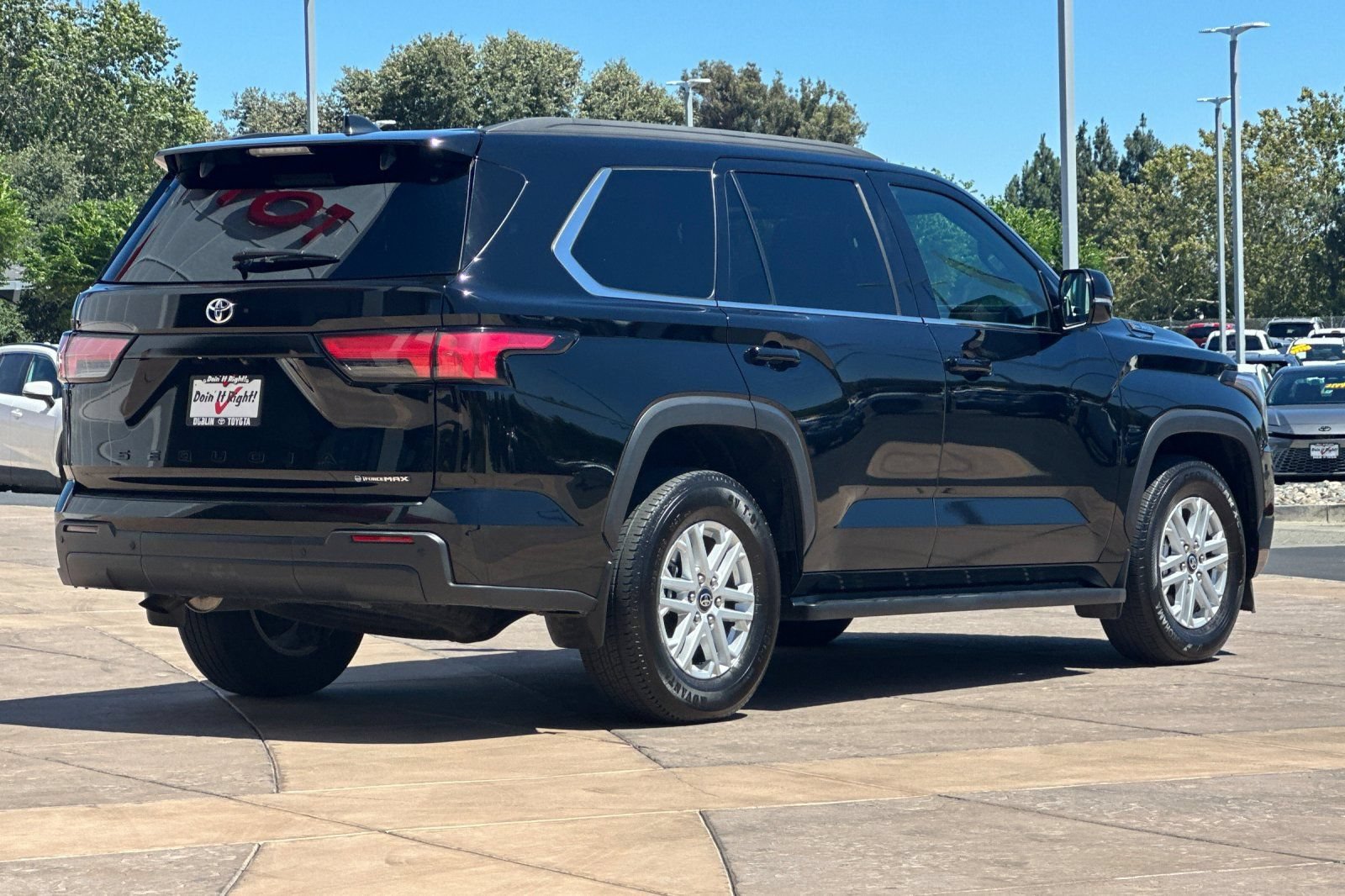 Certified 2025 Toyota Sequoia SR5 AWD/4WD image 4