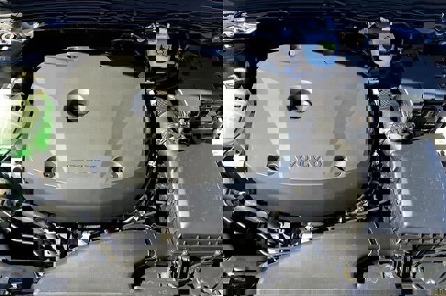 Used 2022 Volvo XC40 T5 Momentum image 66