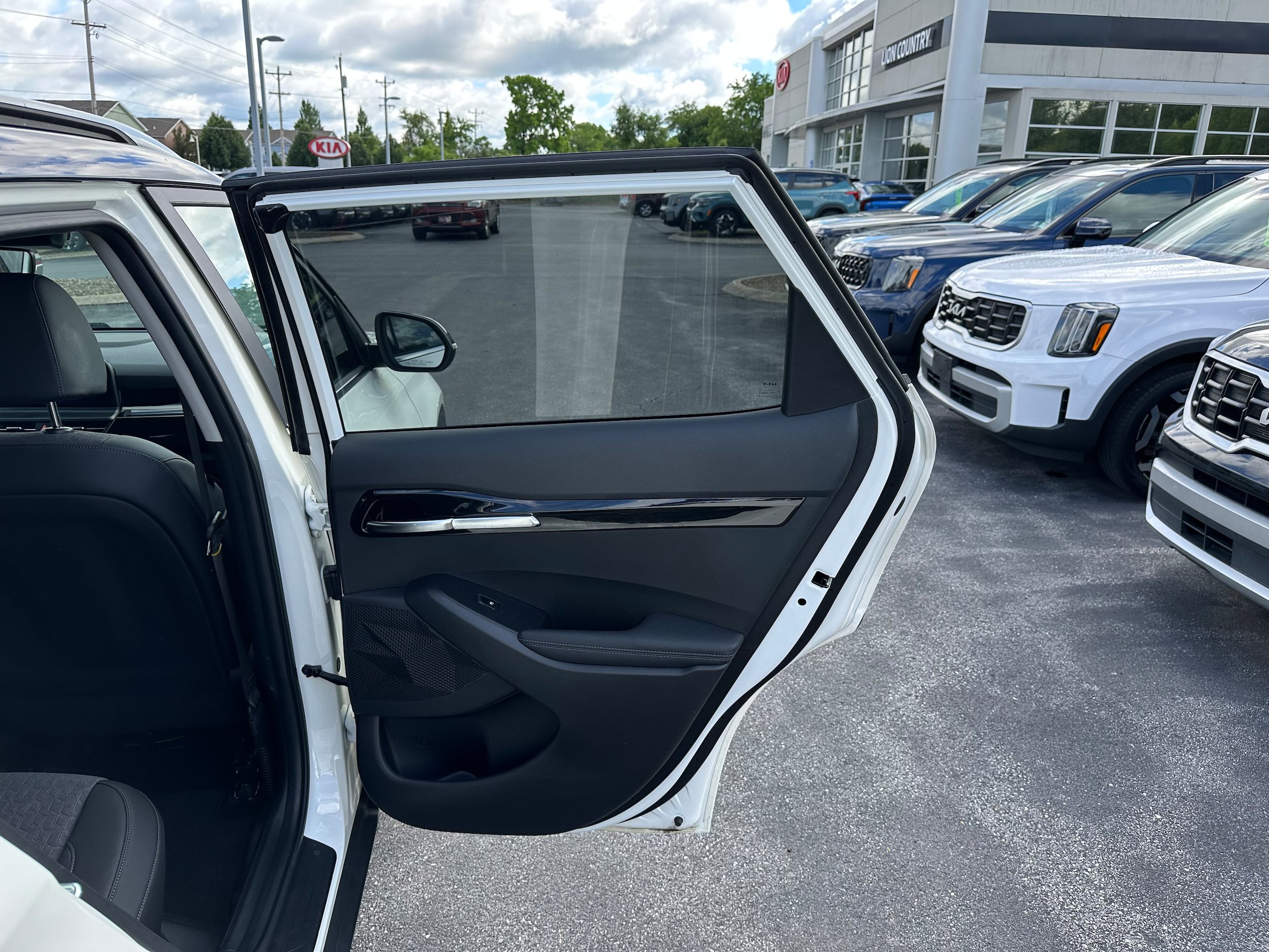 Used 2024 Kia Seltos S AWD/4WD image 15