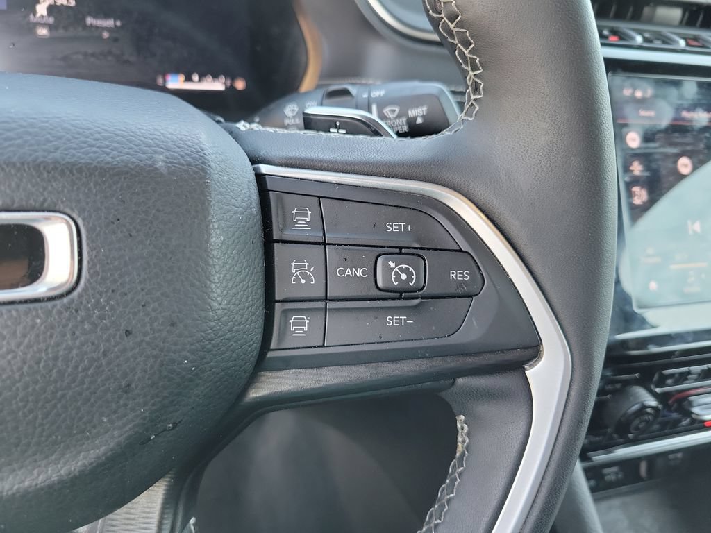 Used 2024 Jeep Grand Cherokee Altitude AWD/4WD image 19