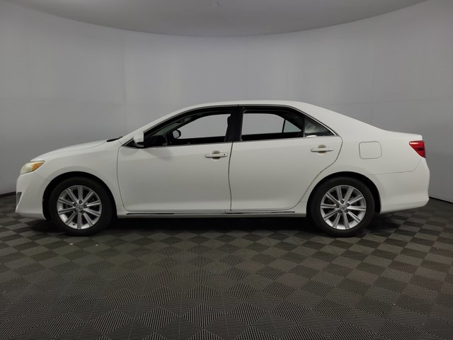 Used 2014 Toyota Camry XLE w/ Leather Package FWD image 4