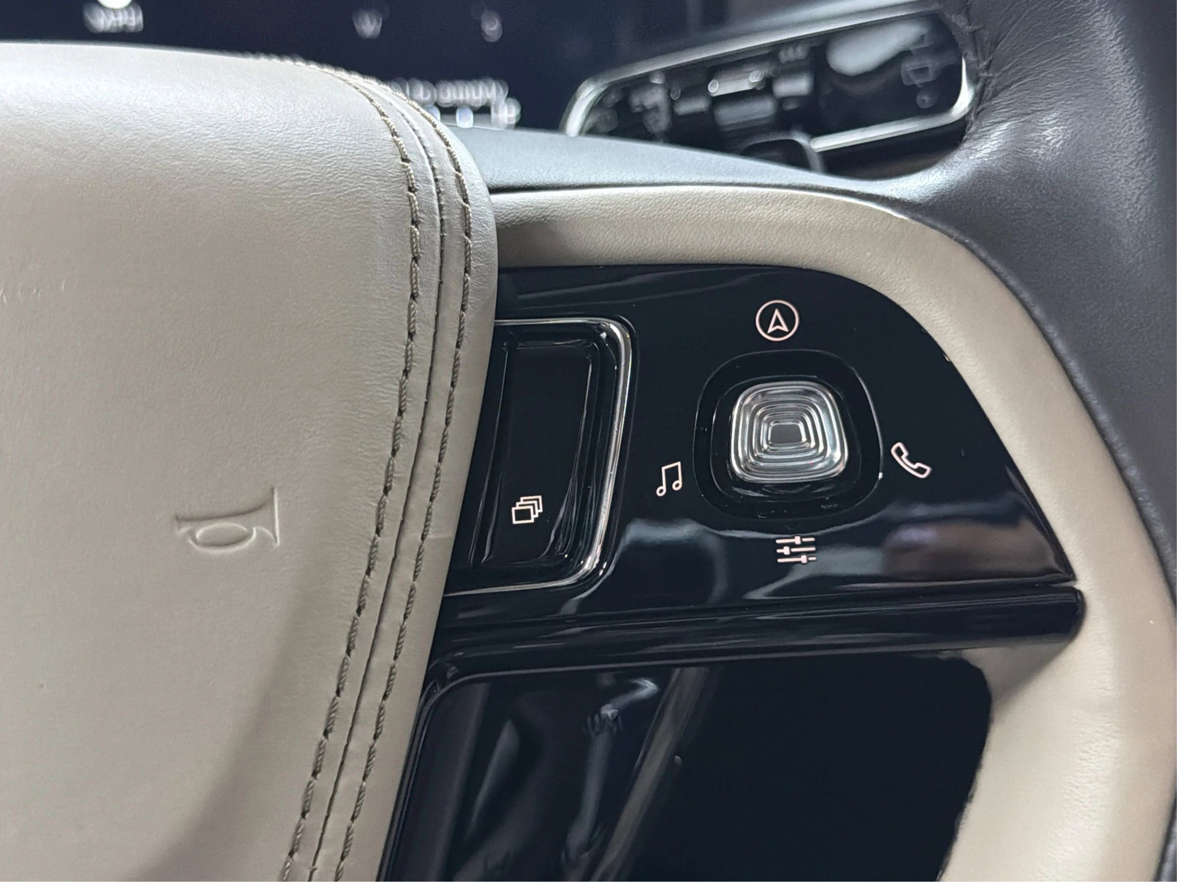 Used 2021 Lincoln Aviator AWD w/ Elements Package image 27