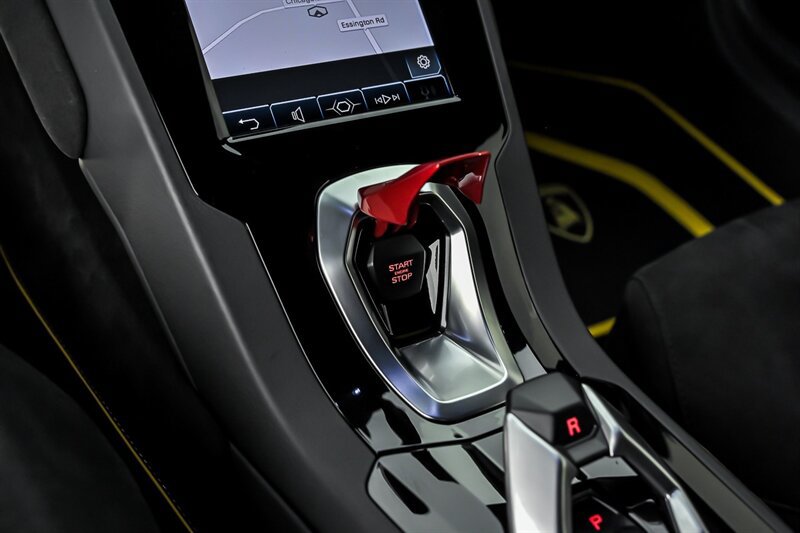 Used 2021 Lamborghini Huracan EVO RWD image 38