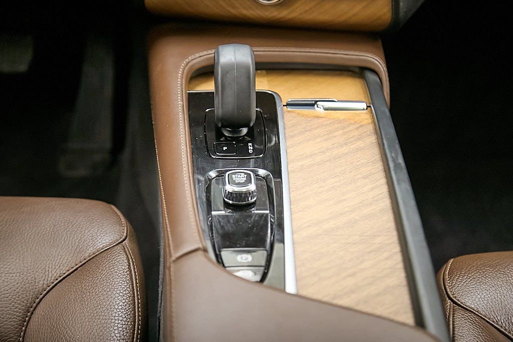 Certified 2024 Volvo XC90 T8 Plus w/ Protection Package Premier image 31