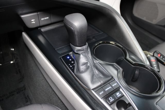 Used 2018 Toyota Camry LE FWD image 13