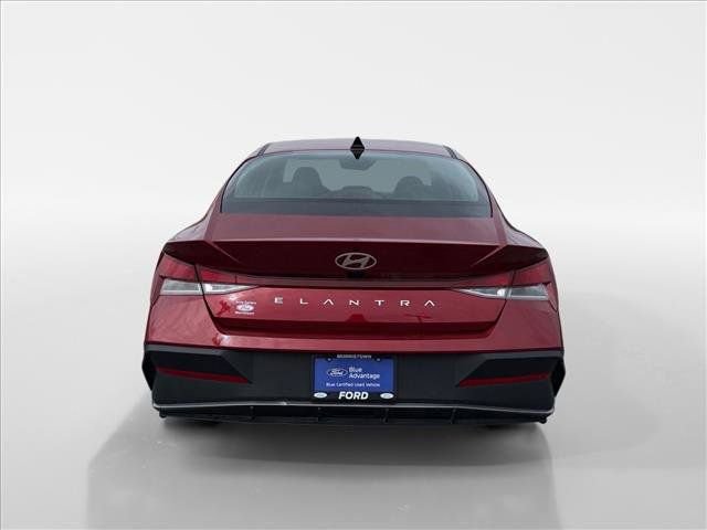 Used 2024 Hyundai Elantra SEL image 5