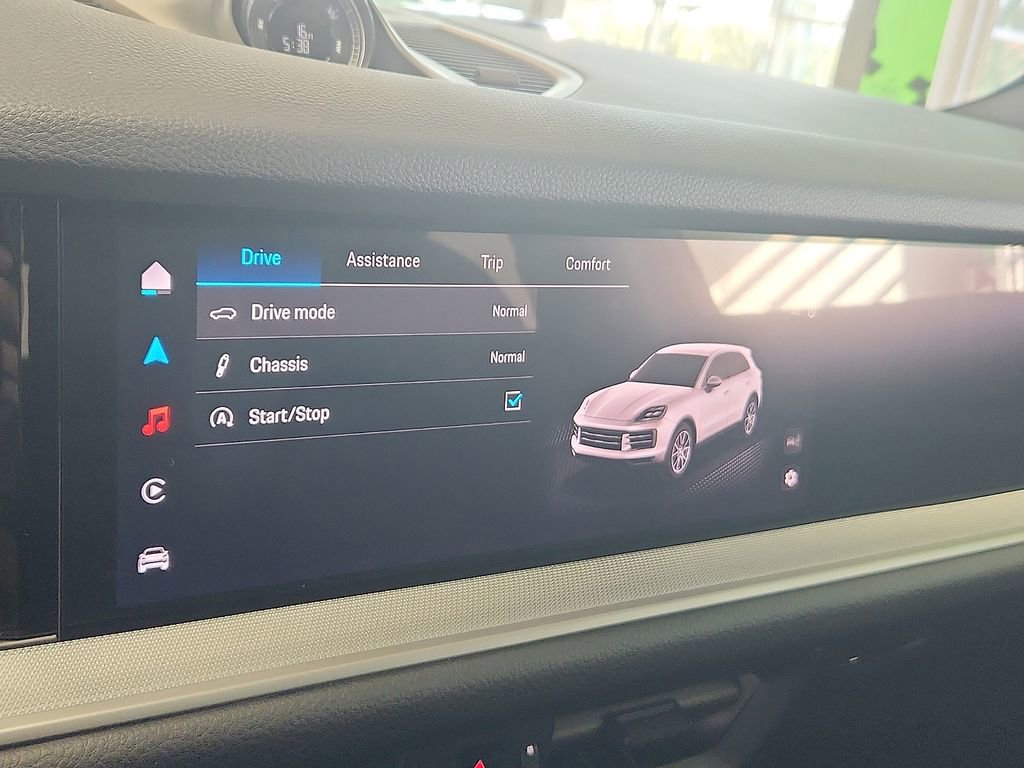 Used 2025 Porsche Cayenne image 26