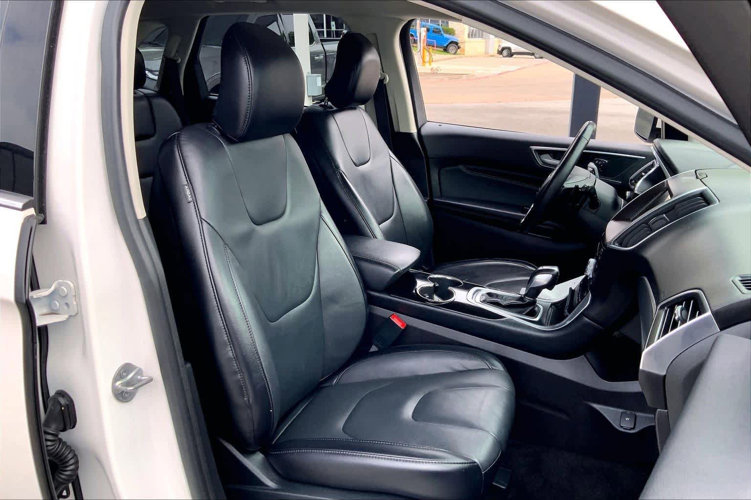 Used 2017 Ford Edge Titanium w/ Technology Package image 16