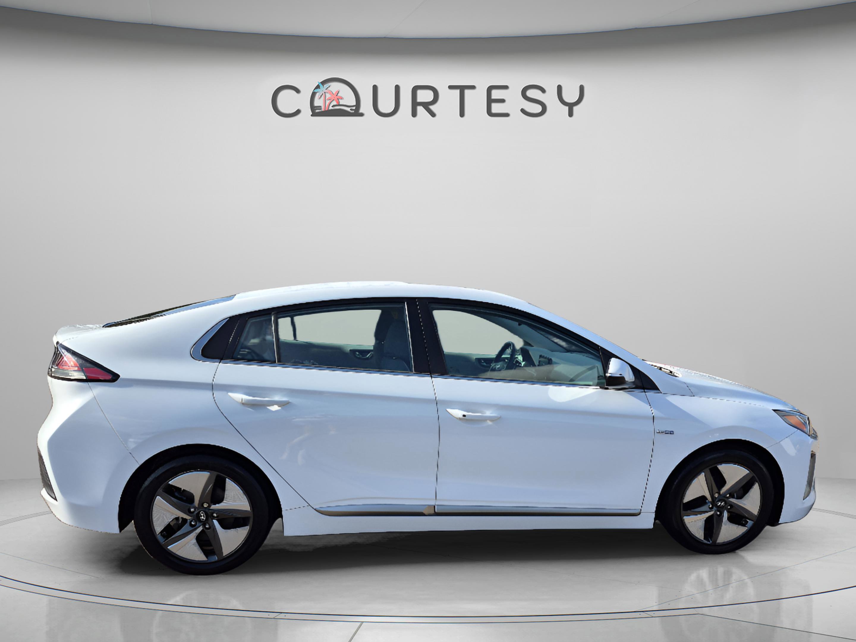 Used 2020 Hyundai Ioniq SEL FWD image 6