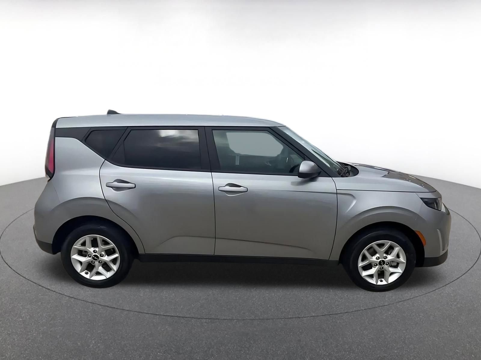Used 2025 Kia Soul LX w/ LX Technology Package image 16