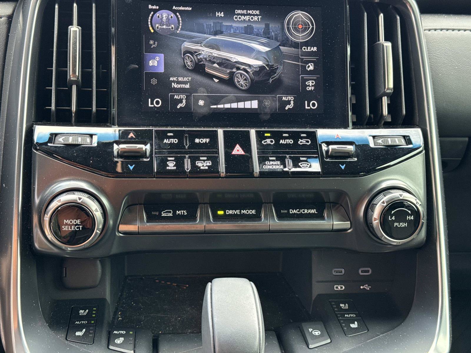 Certified 2025 Lexus LX 700h Overtrail w/ Accessory Package (Z1) AWD/4WD image 34