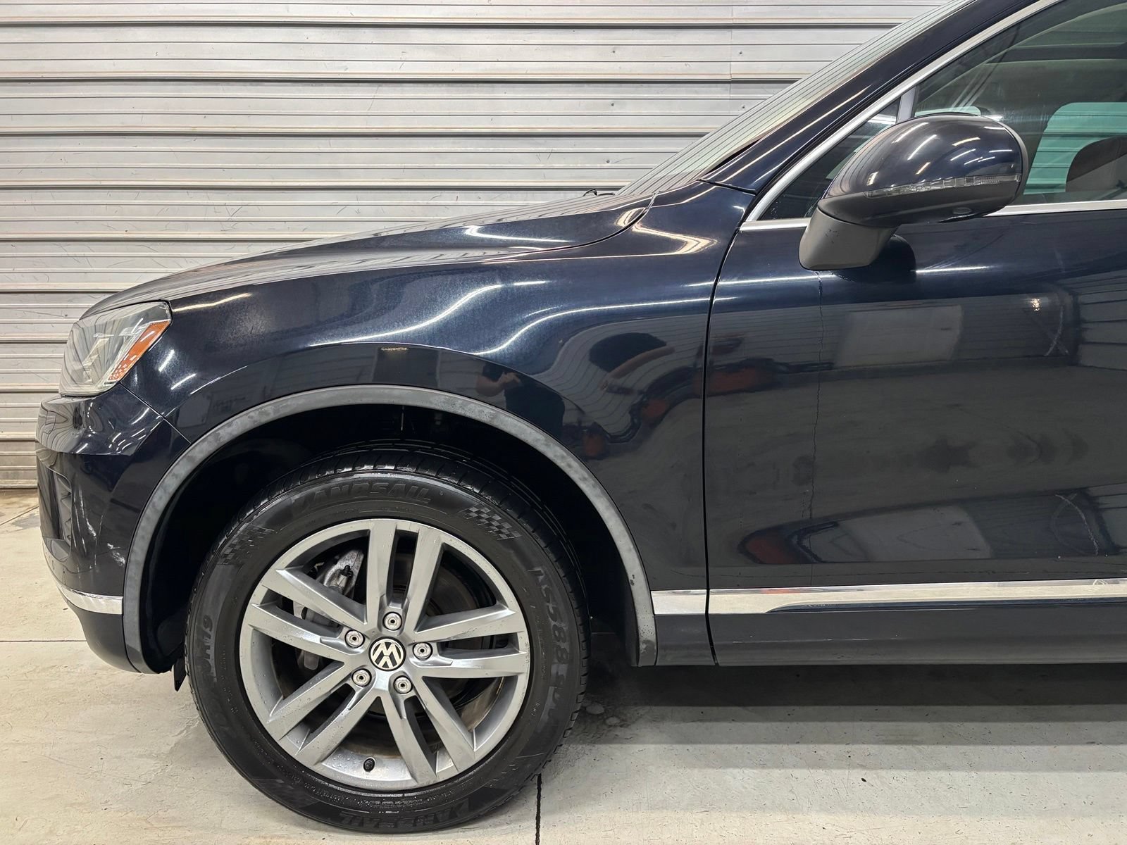 Used 2015 Volkswagen Touareg VR6 AWD/4WD image 4