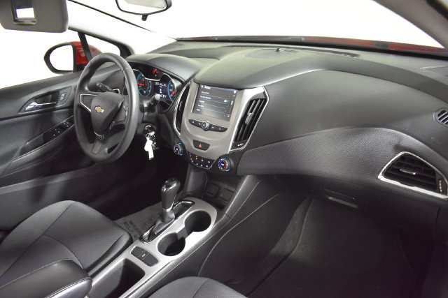 Used 2018 Chevrolet Cruze LS FWD image 27